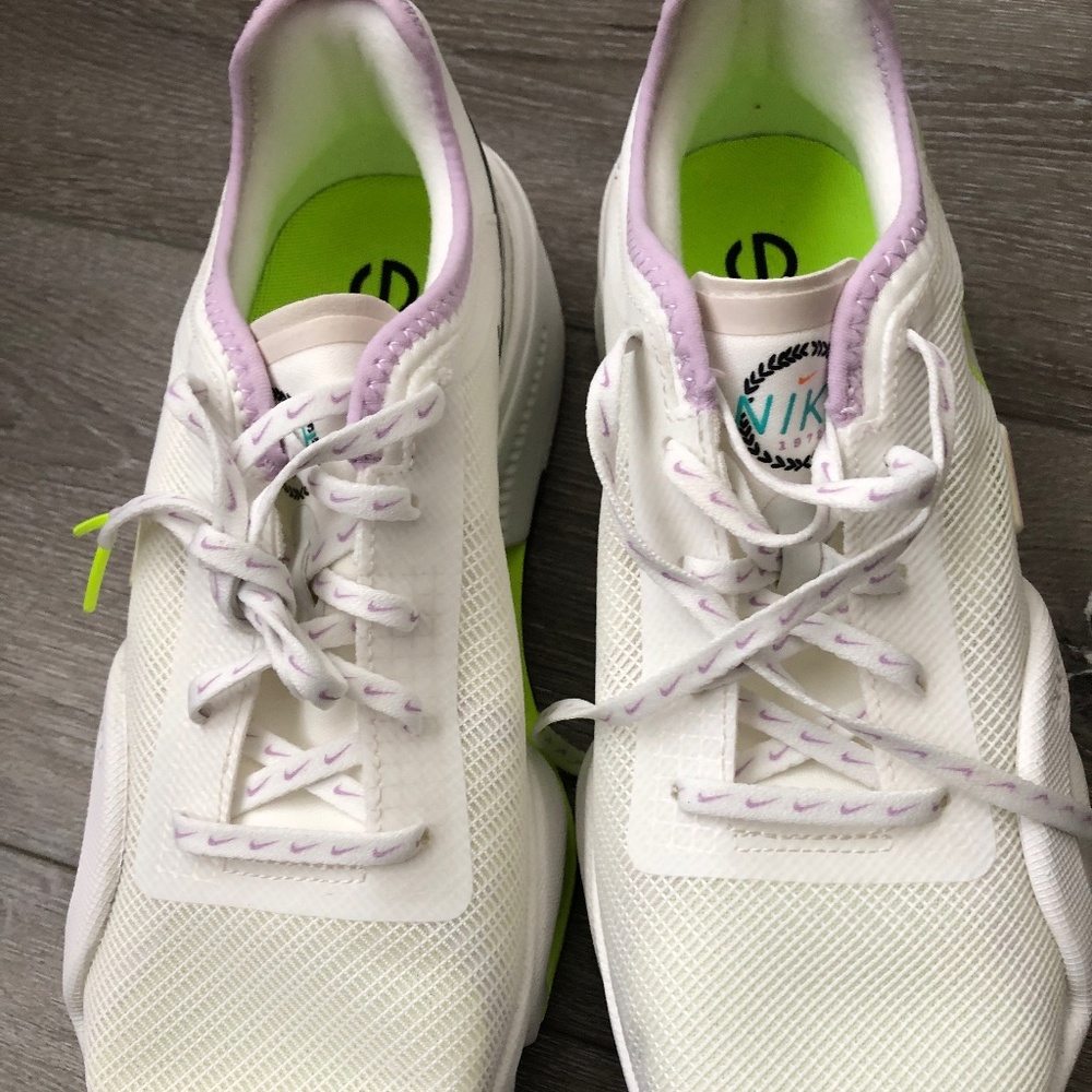 BRAND NEW NEVER WORN Women’s Nike Air Zoom Superprep 3